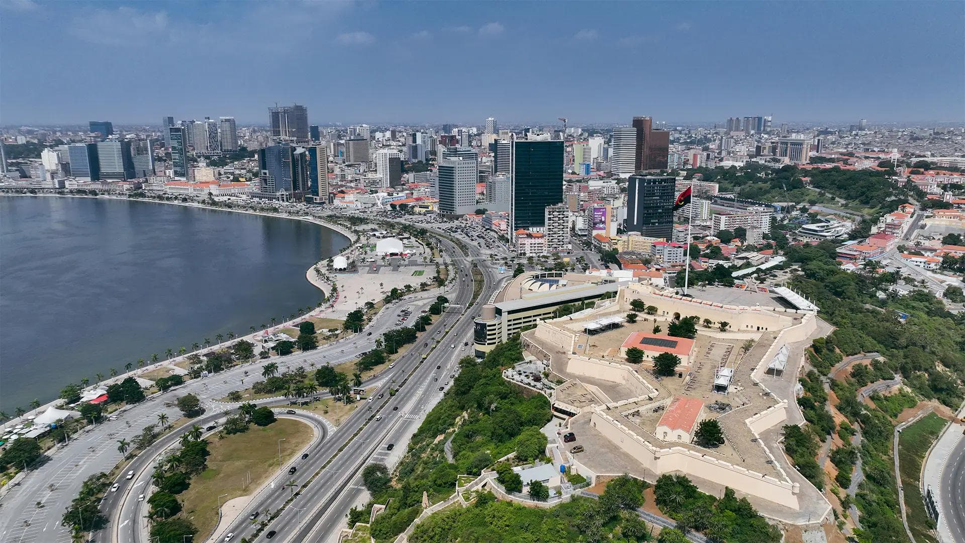 Construindo pontes entre mercados.